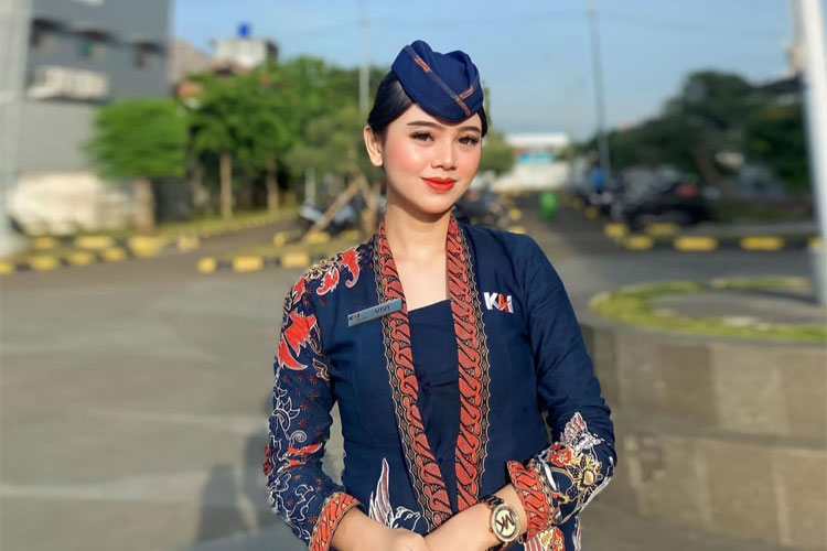 kisah-vivi-syavira,-pramugari-kai-asal-kota-cimahi-yang-penuh-inspirasi-–-times-banyuwangi