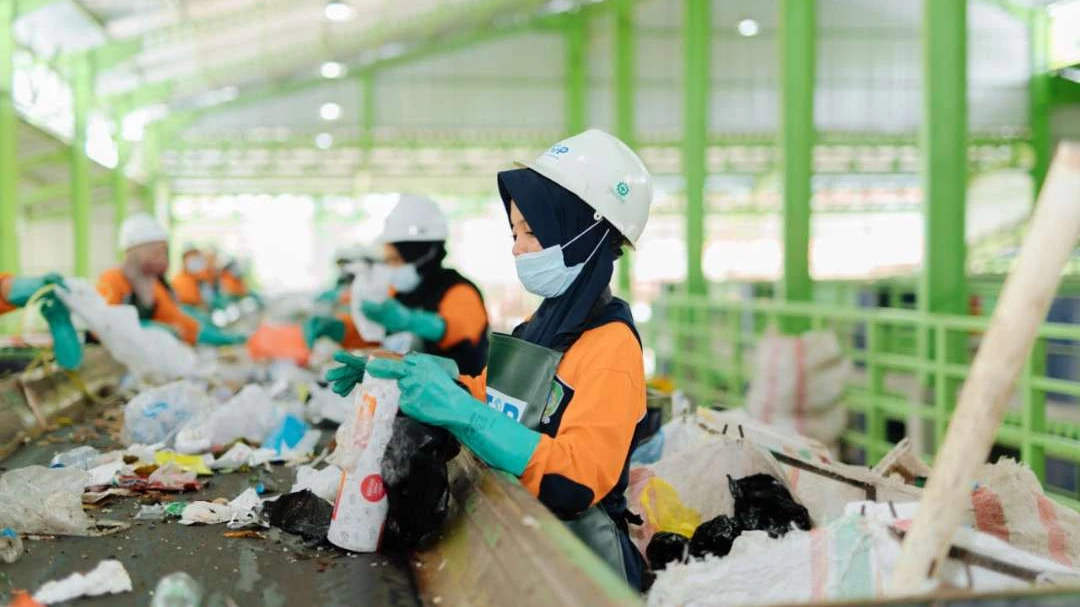pengelolaan-sampah-sirkular-di-banyuwangi-dapat-dukungan-pemerintah-uea-dan-clean-rivers