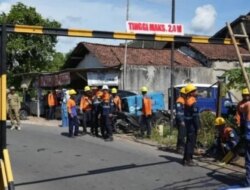 Kecelakaan Tragis Jadi Pelajaran, KAI Daop 9 Jember Pasang Portal Cegah Truk Tertemper Kereta Api