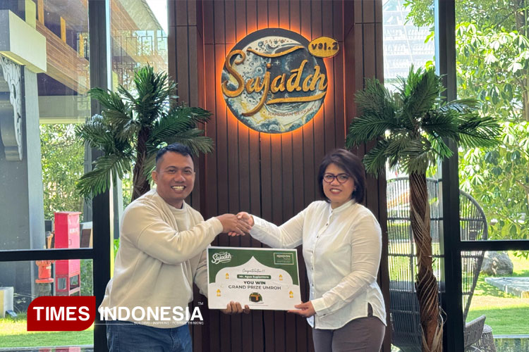 kokoon-hotel-banyuwangi-serahkan-hadiah-utama-umroh-kepada-warga-tegalsari-–-times-banyuwangi