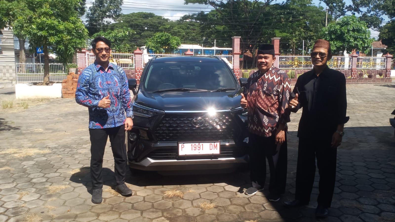 pemdes-bajulmati-syukuran-serah-terima-mobil-siaga-untuk-pelayanan-masyarakat