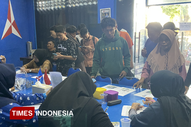 ratusan-suporter-persewangi-serbu-tiket-gratis-ketua-askab-pssi-banyuwangi-–-times-banyuwangi