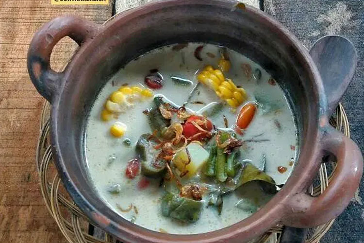 sayur-lodeh-tak-sekadar-panganan-rumahan,-tapi-juga-sebagai-penolak-bala-–-times-banyuwangi