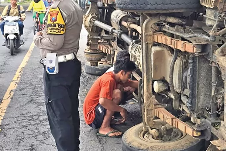 kendaraan-muatan-berat-lebih-stabil-dan-nyaman-jika-pakai-roda-ban-ini