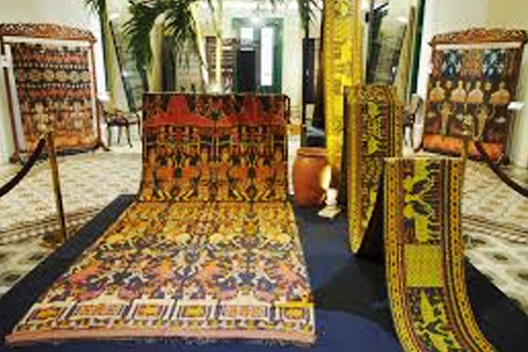 7-motif-kain-tenunan-sumba-timur-yang-penuh-makna-dan-spesial-–-times-banyuwangi