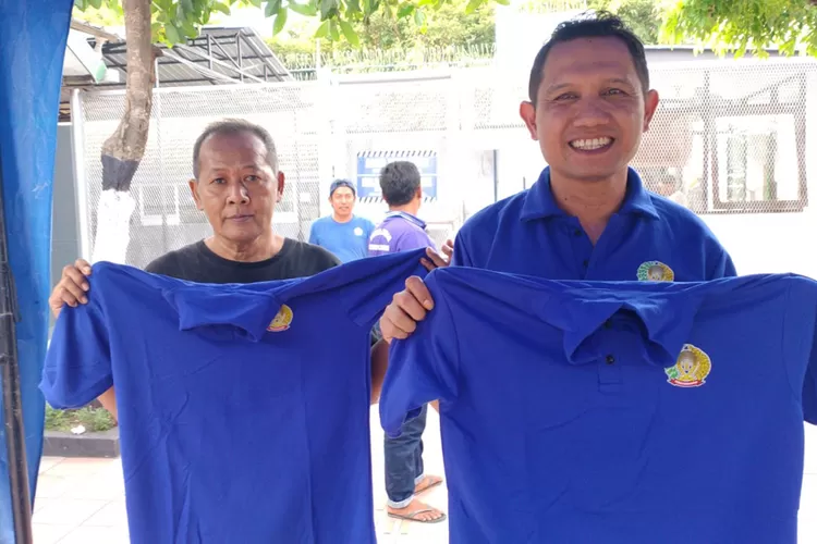resmi-huni-lapas-banyuwangi,-mantan-kades-aliyan-anton-sujarwo-tetap-tebar-senyuman