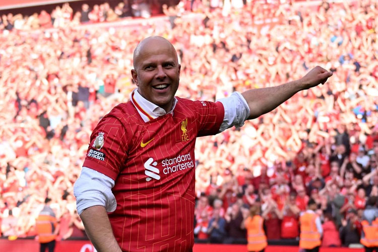 arne-slot-pecahkan-rekor:-pelatih-belanda-pertama-yang-juara-liga-inggris-–-times-banyuwangi