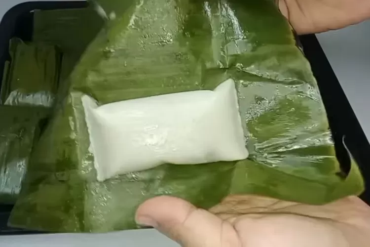 7-makanan-tradisional-indonesia-yang-dibungkus-daun-pisang,-aroma-alami-dalam-balutan-tradisi