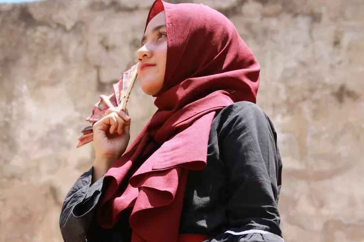 5-rekomendasi-warna-kerudung-untuk-kebaya-emerald-green,-siap-tampil-elegan-dan-serasi