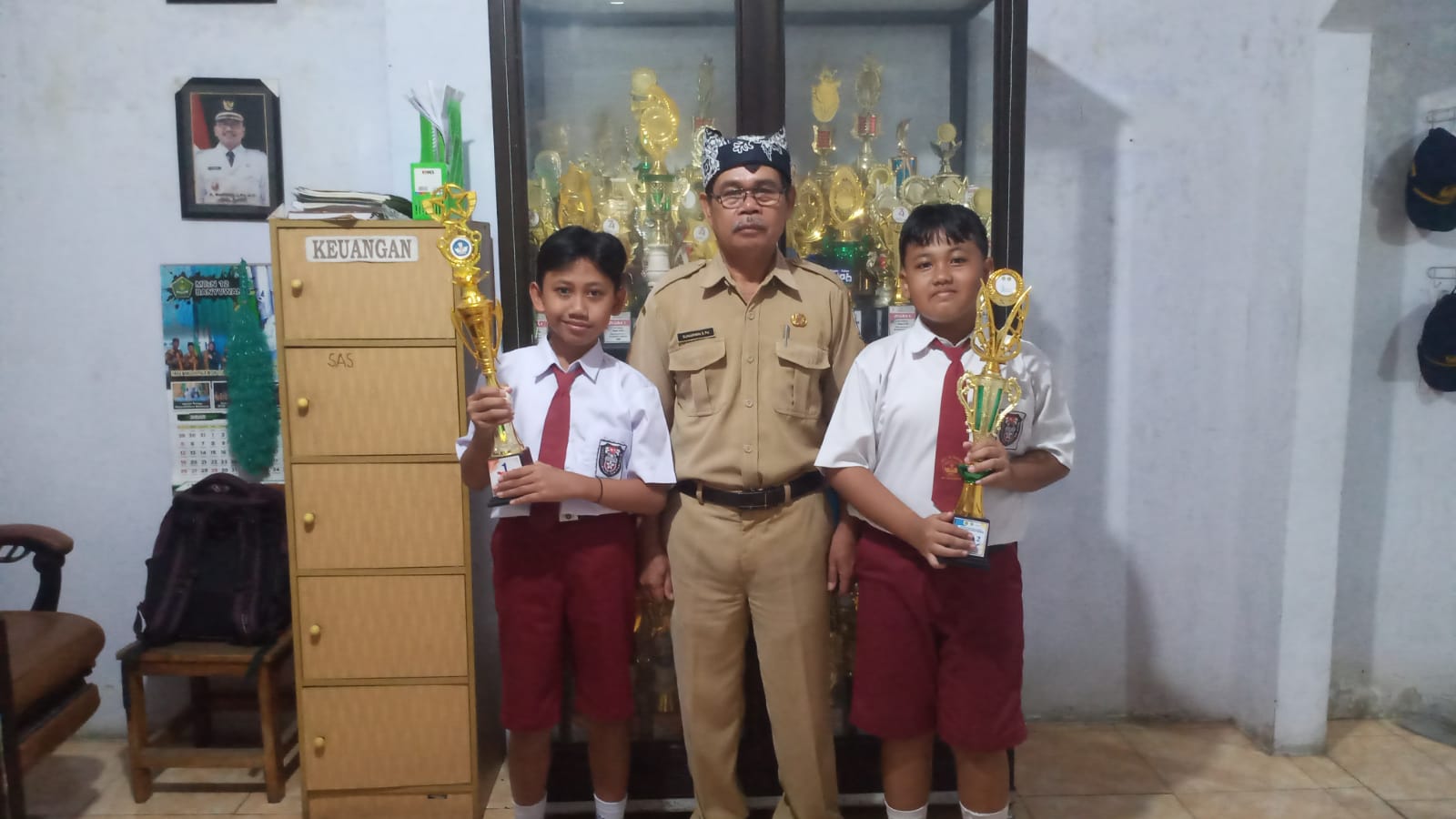 yukio-dan-alexander-wakili-wongsorejo-di-fls2n-kabupaten,-sdn-1-bajulmati-bangga