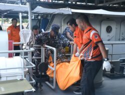 Jenazah Misterius Ditemukan di Perairan Blimbingsari, Lanal Banyuwangi Lakukan Evakuasi Cepat