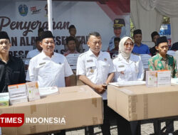 Dinkes Ponorogo Serahkan Bantuan Alkes kepada 21 Pondok Pesantren – TIMES Banyuwangi