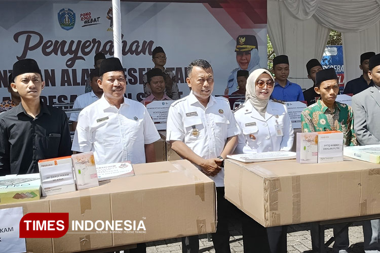 dinkes-ponorogo-serahkan-bantuan-alkes-kepada-21-pondok-pesantren-–-times-banyuwangi