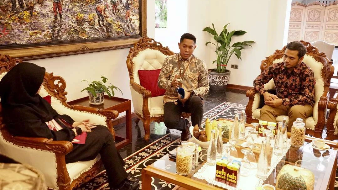 pembangkit-listrik-tenaga-surya-berkapasitas-100-megawatt-akan-dibangun-di-banyuwangi
