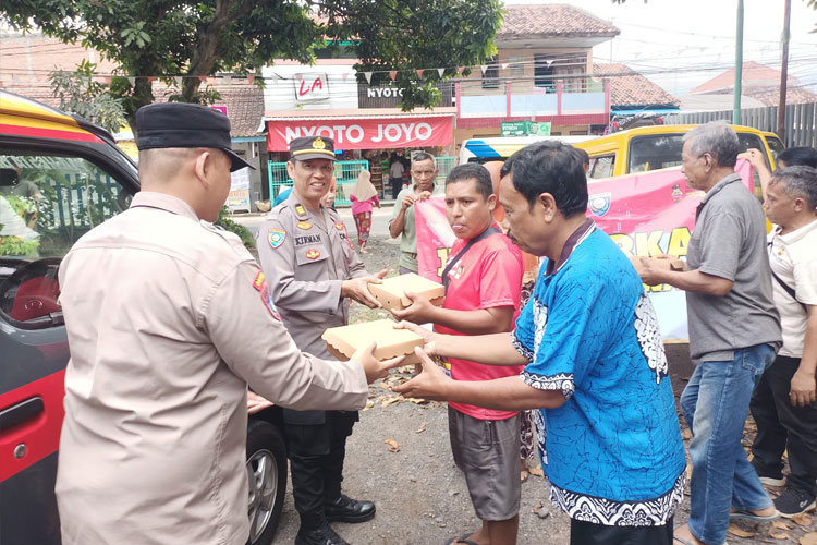 jumat-berkah-polresta-banyuwangi,-berbagi-rezeki eratkan-silaturahmi-–-times-banyuwangi