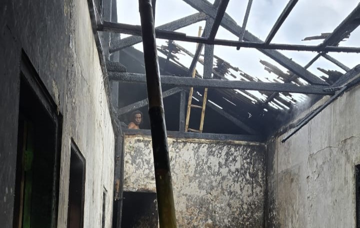 dilanda-depresi,-seorang-pria-di-banyuwangi-bakar-rumah-orang-tuanya