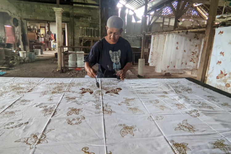 mengagumkan,-batik-saji-pacitan-tembus-hingga-pasar-ekspor-swiss-–-times-banyuwangi