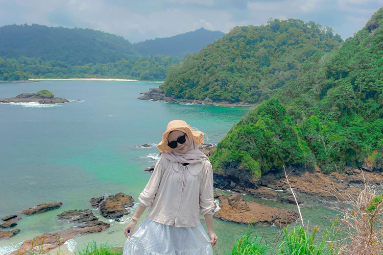 jalan-mulus,-wisata-ke-pulau-bedil-‘raja-ampatnya-banyuwangi’-lebih-menyenangkan-–-times-banyuwangi