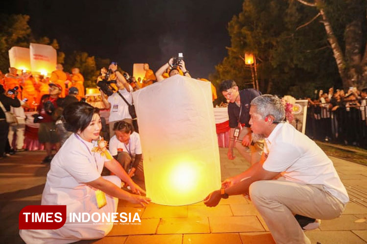 menyibak-arti-tradisi-lampion-dalam-perayaan-waisak-2025-di-candi-borobudur-–-times-banyuwangi
