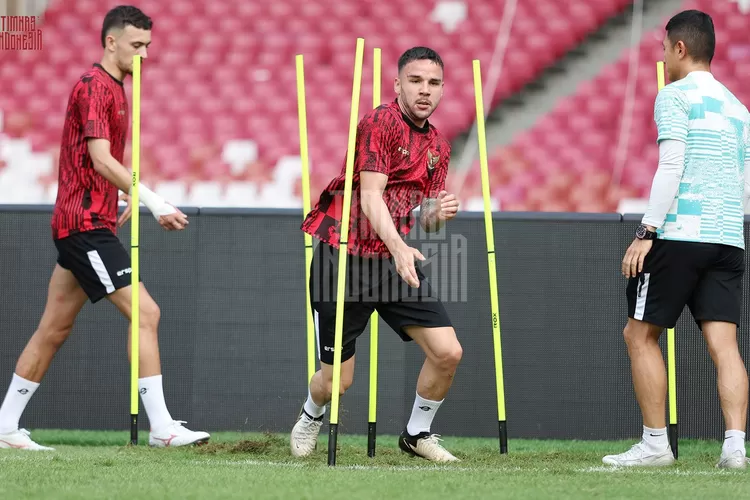 jelang-lawan-timnas-indonesia-di-sugbk,-china-krisis-pemain-bertahan:-ternyata-ini-penyebabnya