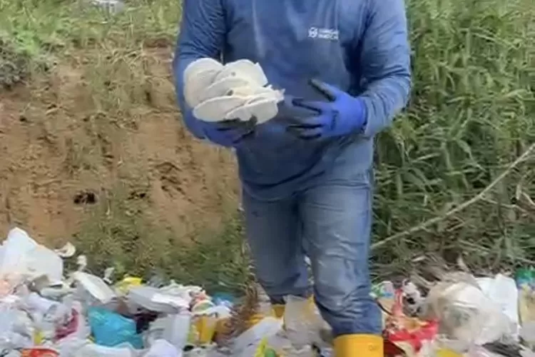 dlh-banyuwangi-peringatkan-manajemen-hotel-ketapang-indah-terkait-sampah-sandal