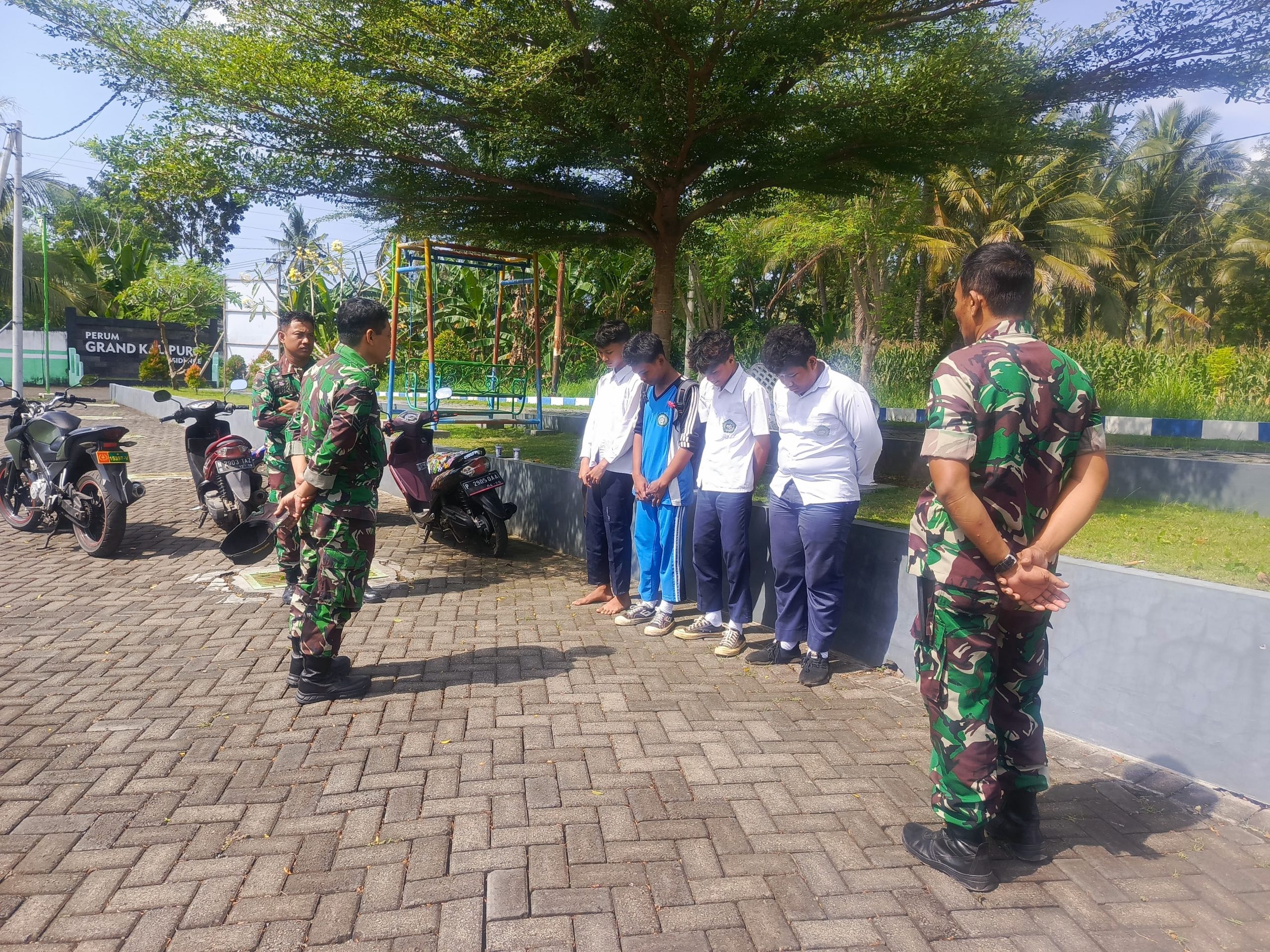 keren,-di-banyuwangi-pelajar-bolos-ditertibakan-tni