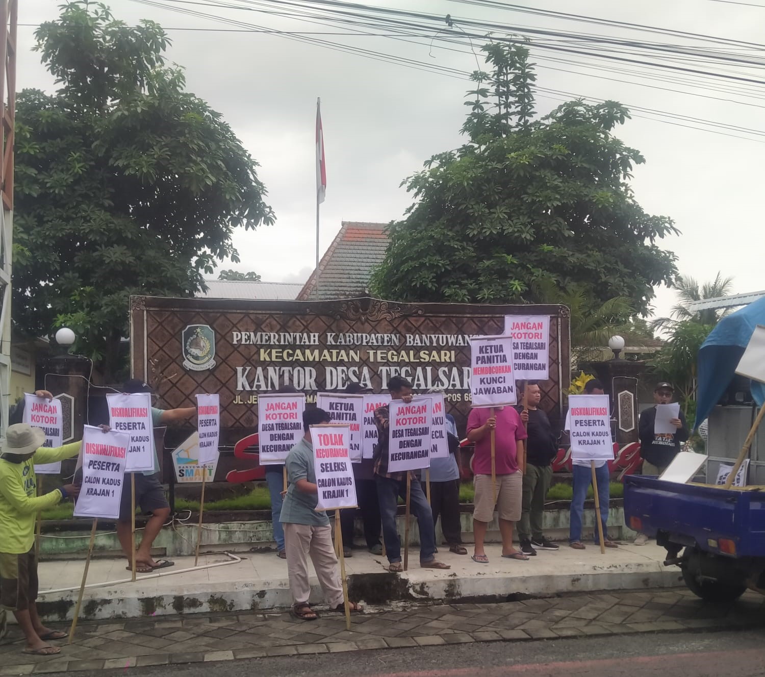 geger,-warga-desa-tegalsari-gelar-aksi-demo-tolak-penjaringan-kepala-dusun