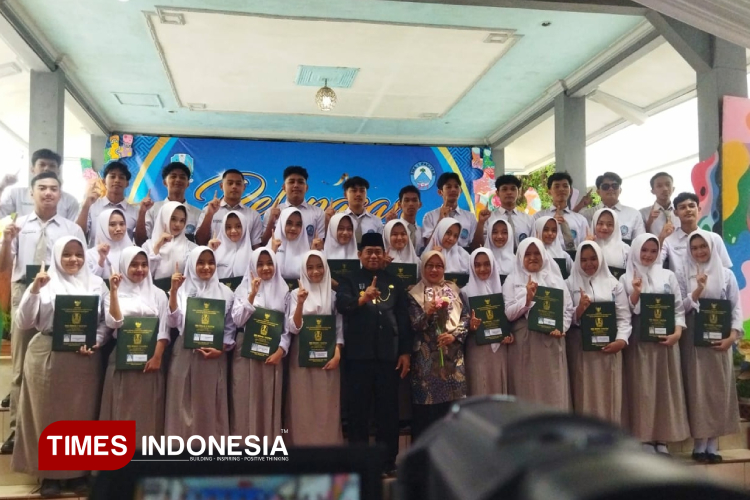 sebanyak-292-siswa-sman-1-pacitan-lulus,-pelepasan-digelar-sederhana-penuh-makna-–-times-banyuwangi