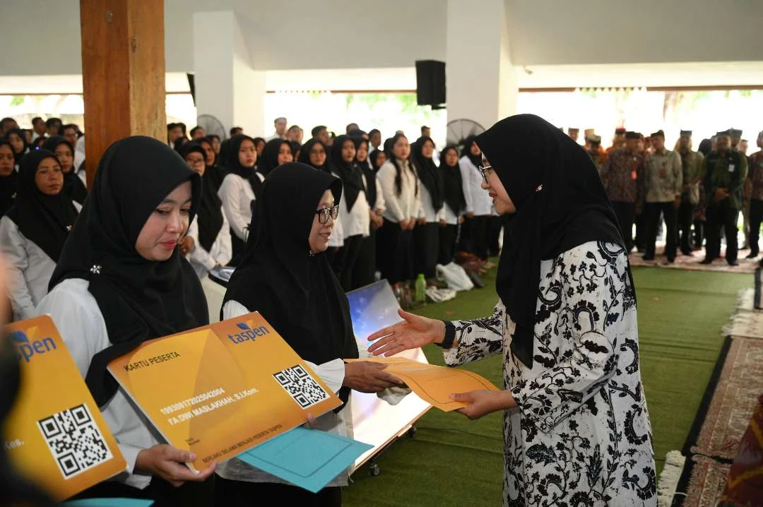 544-pppk-dan-81-cpns-terima-sk-pengangkatan,-bupati-banyuwangi:-harus-bisa-berinovasi-kerja