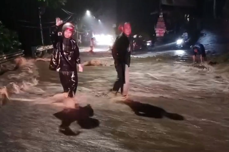 banyuwangi-siaga-angin-kencang-hingga-bencana-hidrometeorologi-–-times-banyuwangi