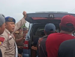 Kapal Diterjang Ombak Hingga Tenggelam, Dua Nelayan Di Banyuwangi Hilang