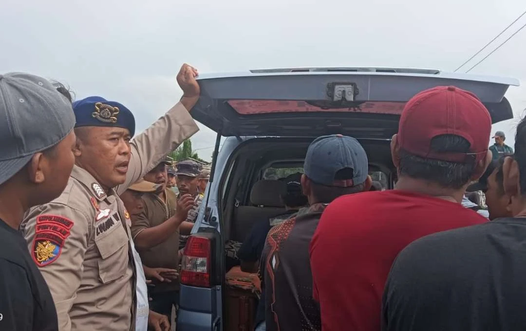 kapal-diterjang-ombak-hingga-tenggelam,-dua-nelayan-di-banyuwangi-hilang