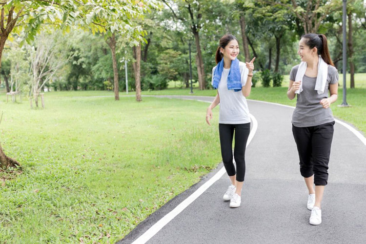 jalan-kaki-30-menit-per-hari-turunkan-risiko-penyakit-jantung-dan-tekanan-stres-–-times-banyuwangi