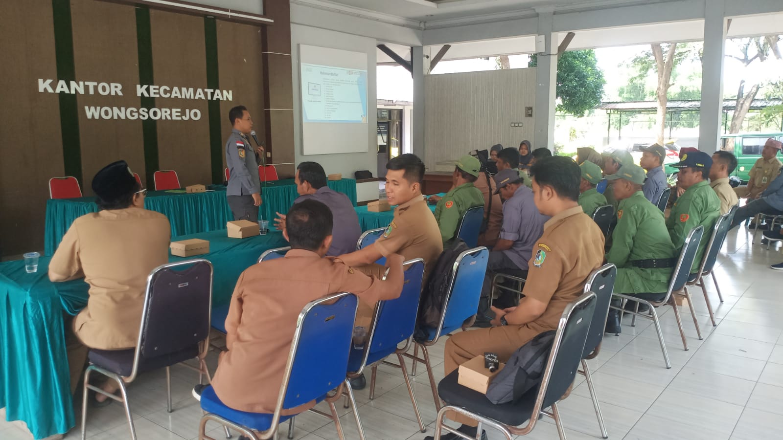 optimalisasi-trantibum,-kecamatan-wongsorejo-gelar-sosialisasi-aplikasi-simlinmas