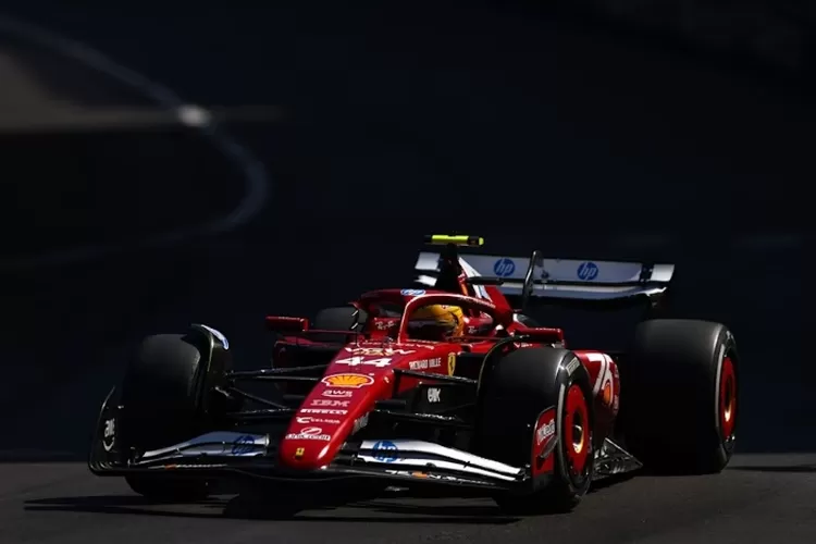 radio-kacau-dan-strategi-gagal,-hamilton-bingung-sendiri-di-f1-gp-monako
