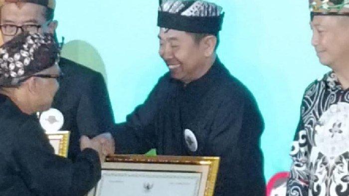 bahasa-using-diapresiasi-nasional,-banyuwangi-terima-penghargaan-–-tribunjatim.com