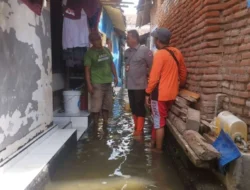 Banjir Rob Landa Pemukiman di Banyuwangi, BPBD Upayakan Pasang Klep di Saluran Air