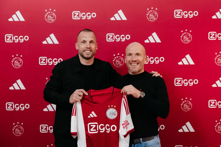 johnny-heitinga,-sosok-pelatih-ajax-amsterdam-yang-miliki-ikatan-emosional-dengan-indonesia