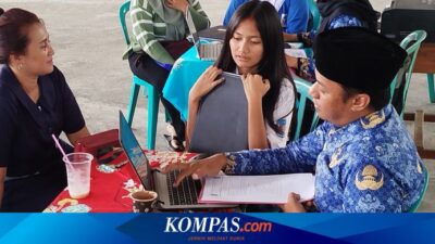 spmb-2025,-sma-di-banyuwangi-siagakan-tim-it-bantu-siswa-unggah-berkas