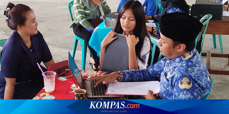 spmb-2025,-sma-di-banyuwangi-siagakan-tim-it-bantu-siswa-unggah-berkas