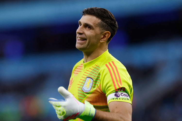 dibu-martinez-masih-bungkam-soal-masa-depan,-manchester-united-pantau-situasi-–-times-banyuwangi