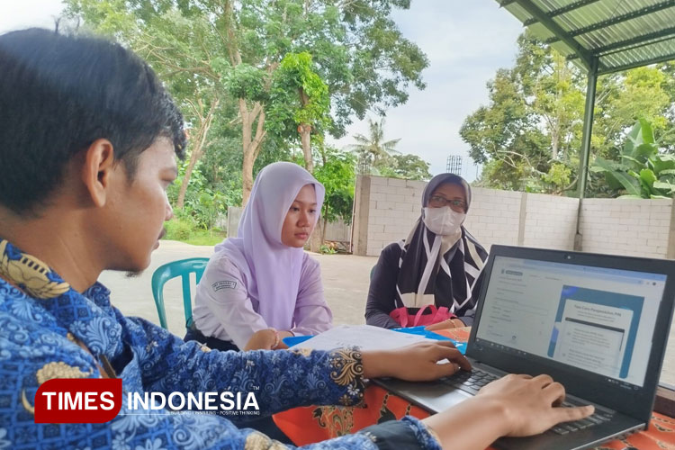 antisipasi-kendala,-sma-di-banyuwangi-siapkan-tim-it-bantu-upload-berkas-spmb-–-times-banyuwangi