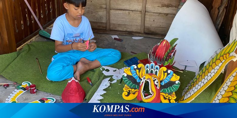 rifal-ulum,-bocah-banyuwangi-yang-hasilkan-rupiah-dari-hobi-buat-perlengkapan-kesenian-suku-osing