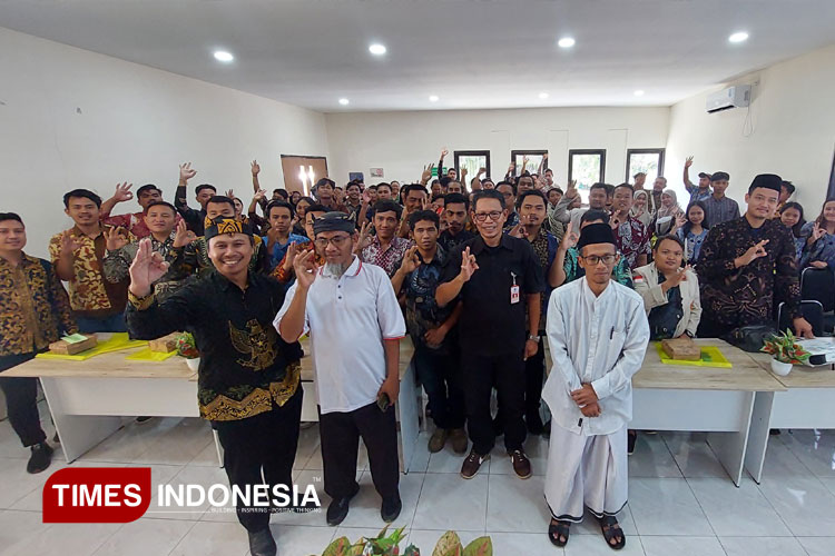 lewat-pemuda-lintas-agama,-bakesbangpol-banyuwangi-pupuk-kerukunan,-wujudkan-kebersihan-lingkungan-–-times-banyuwangi