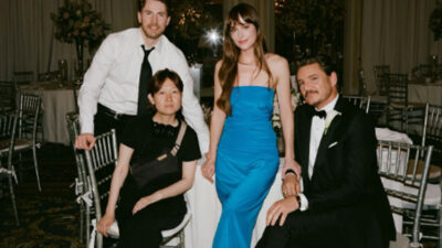 chris-evans-terjebak-cinta-segitiga-bersama-dakota-johnson-dan-pedro-pascal-–-times-banyuwangi