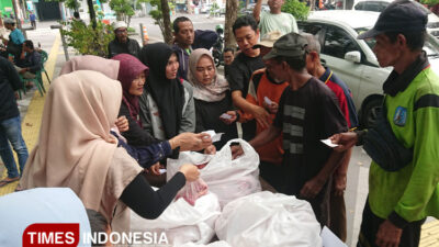 kwg-sembelih-enam-hewan-kurban,-ratusan-paket-daging-dibagikan-ke-warga-gresik-–-times-banyuwangi
