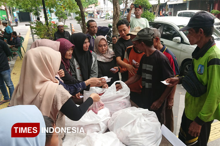 kwg-sembelih-enam-hewan-kurban,-ratusan-paket-daging-dibagikan-ke-warga-gresik-–-times-banyuwangi