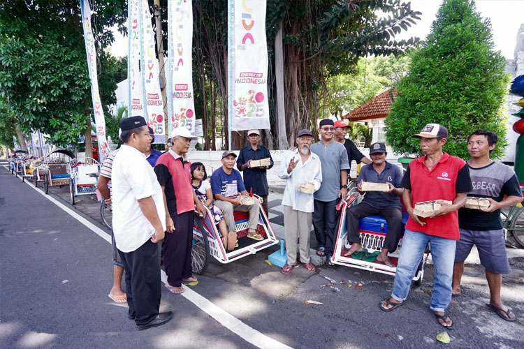 lewat-‘banyuwangi-berbagi’,-asn-pemkab-banyuwangi-salurkan-ribuan-paket-sedekah-daging-–-times-banyuwangi