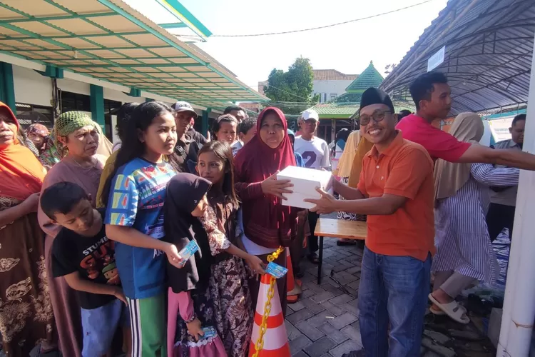 peringati-idul-adha-1446-h,-pln-up3-banyuwangi-salurkan-hewan-kurban-kepada-masyarakat