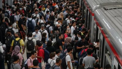 arus-balik-idul-adha-2025,-kereta-api-jadi-pilihan-utama-pemudik-di-wilayah-daop-1-jakarta